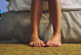 http://img.webmd.com/dtmcms/live/webmd/consumer_assets/site_images/articles/health_tools/ms_overview_slideshow/getty_rf_photo_of_feet_on_floor.jpg